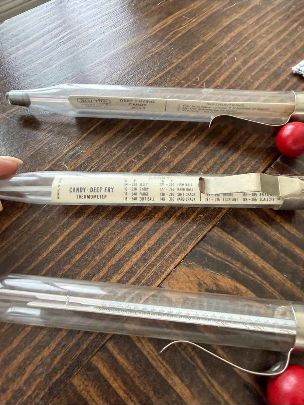 Set of 3 Clip-On Glass Kitchen Thermometer with Red Accent - Picture 4 of 5